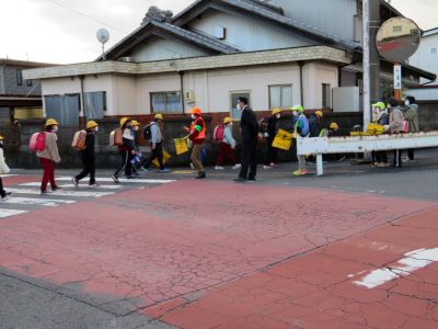 13日：盲人養護入居者とふれあい