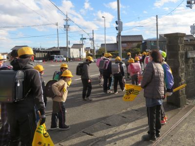 24日：盲人養護入居者とふれあい