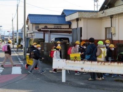 28日：盲人養護入居者とふれあい