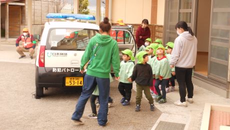 東こども園